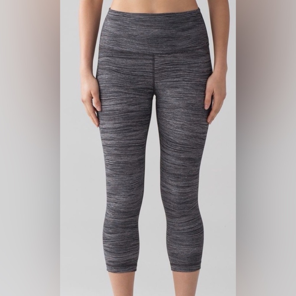 Lululemon Wunder Under Crop (Hi-Rise) (Full-On Luon 21") Size 6